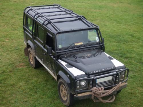 LAnd Rover Defender LWB with external roll cage and front bars